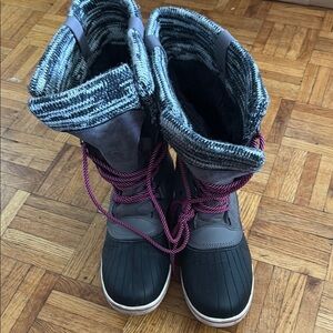 Women’s Winter Snow Boots - Gray with Pink Laces